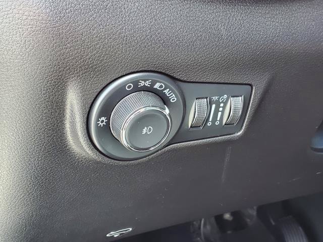 Used 2023 Jeep Compass Latitude w/ Sun and Sound Group AWD/4WD image 10
