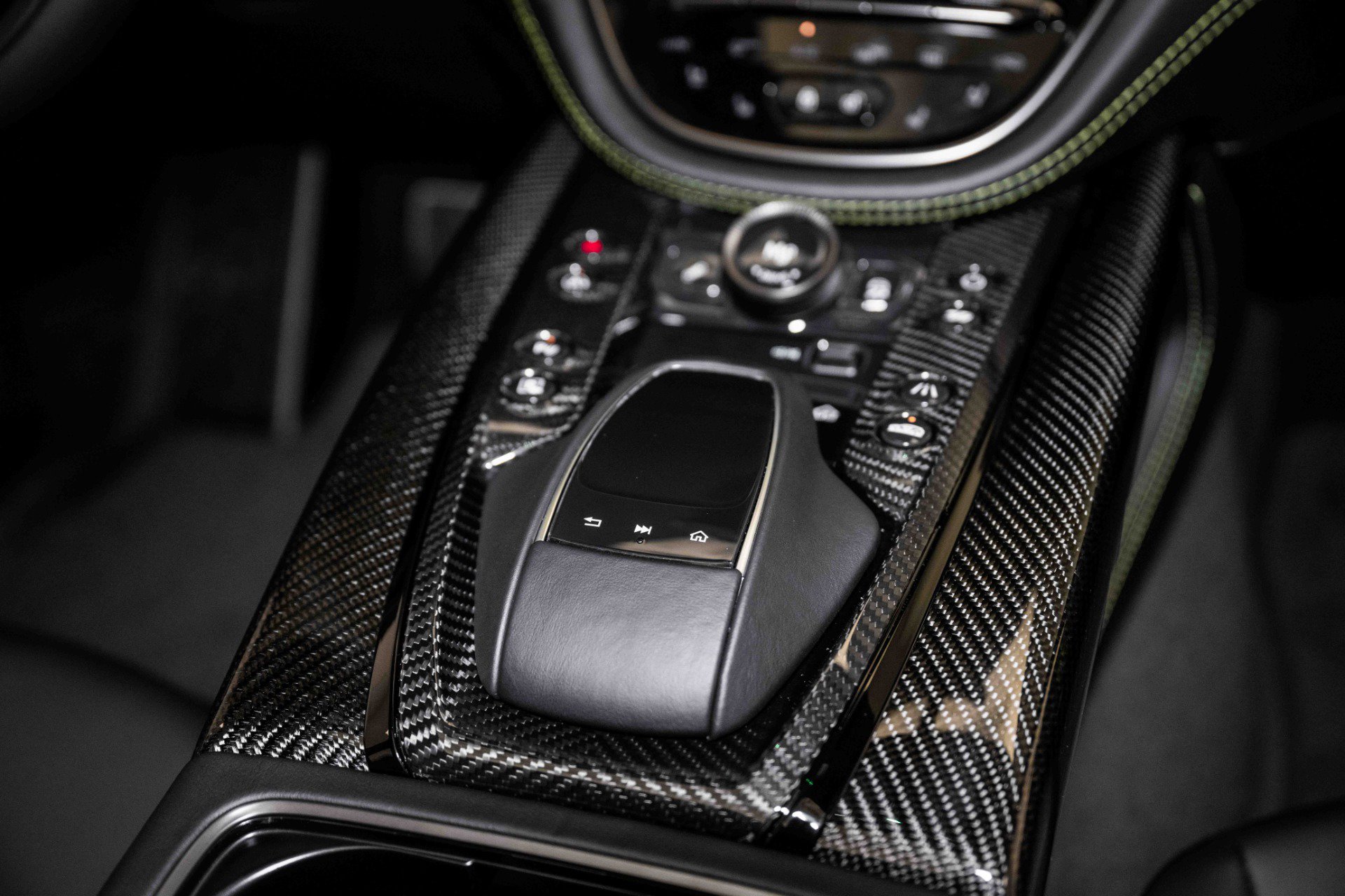 Used 2024 Aston Martin DBX 707 image 37