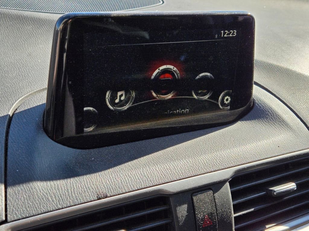 Used 2018 MAZDA MAZDA3 Sport image 11