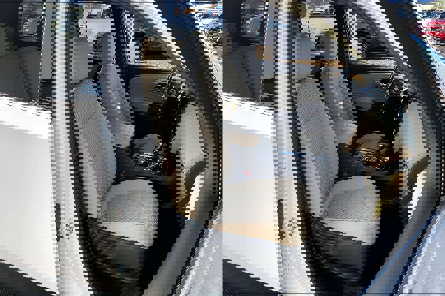 Used 2023 Chevrolet Traverse LS image 8