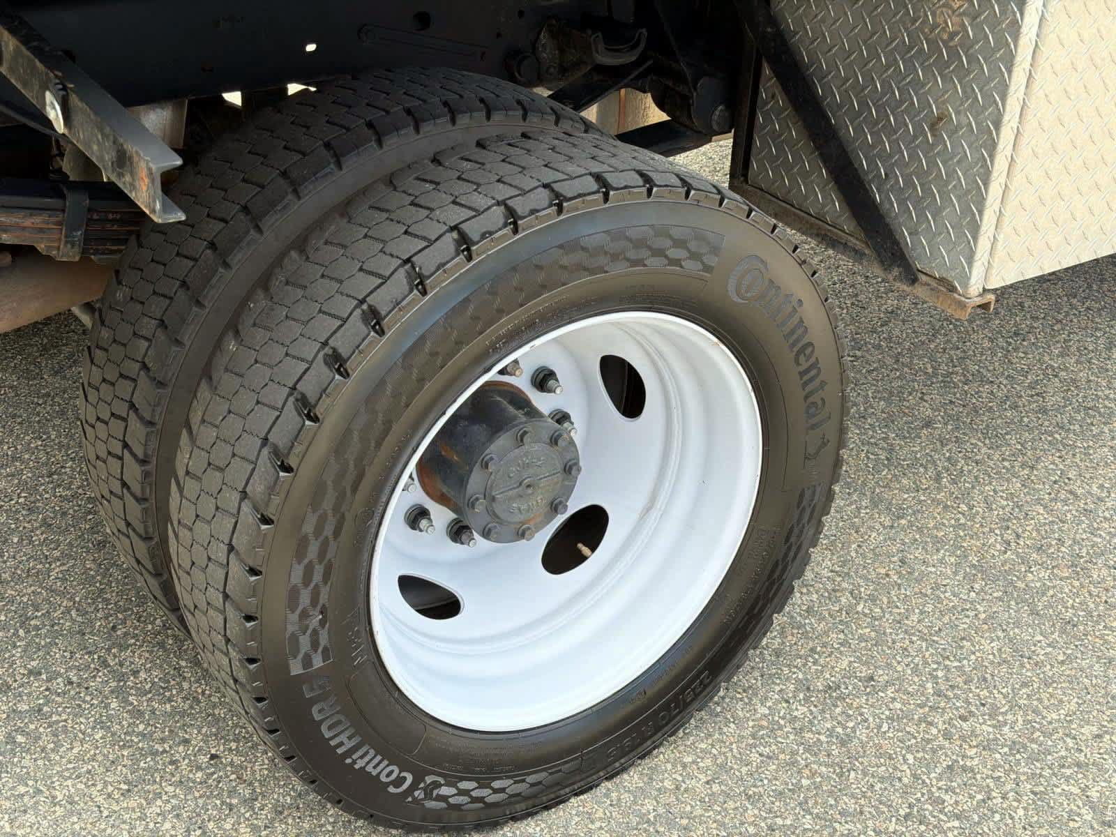 Used 2024 Ford F550 4x4 Regular Cab Super Duty image 8