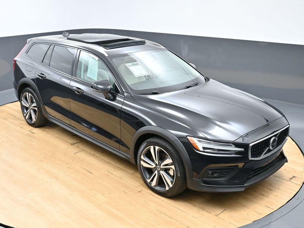 Used 2025 Volvo V60 B5 Cross Country Plus AWD/4WD image 43
