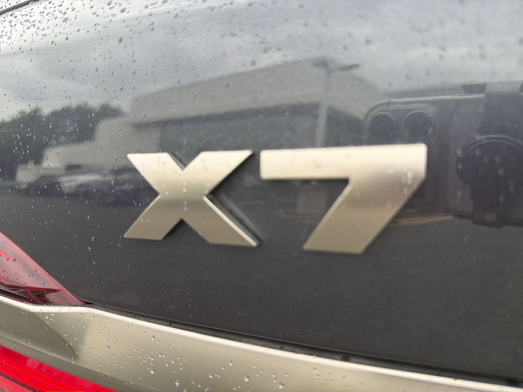 Used 2021 BMW X7 M50i w/ Dynamic Handling Package AWD/4WD image 15