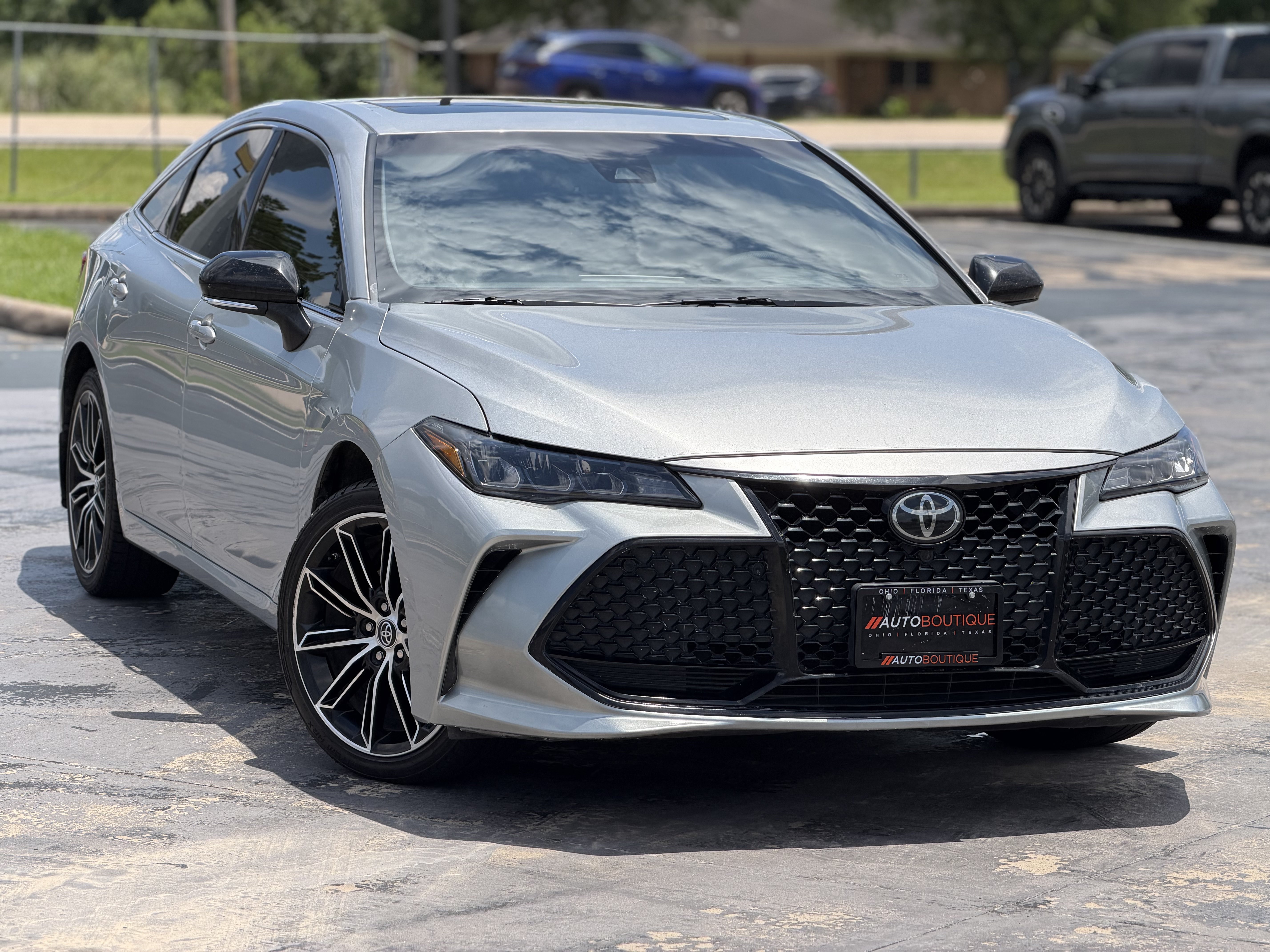 Used 2019 Toyota Avalon XSE FWD image 3