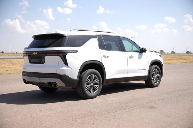 Used 2025 Chevrolet Traverse LT FWD image 4