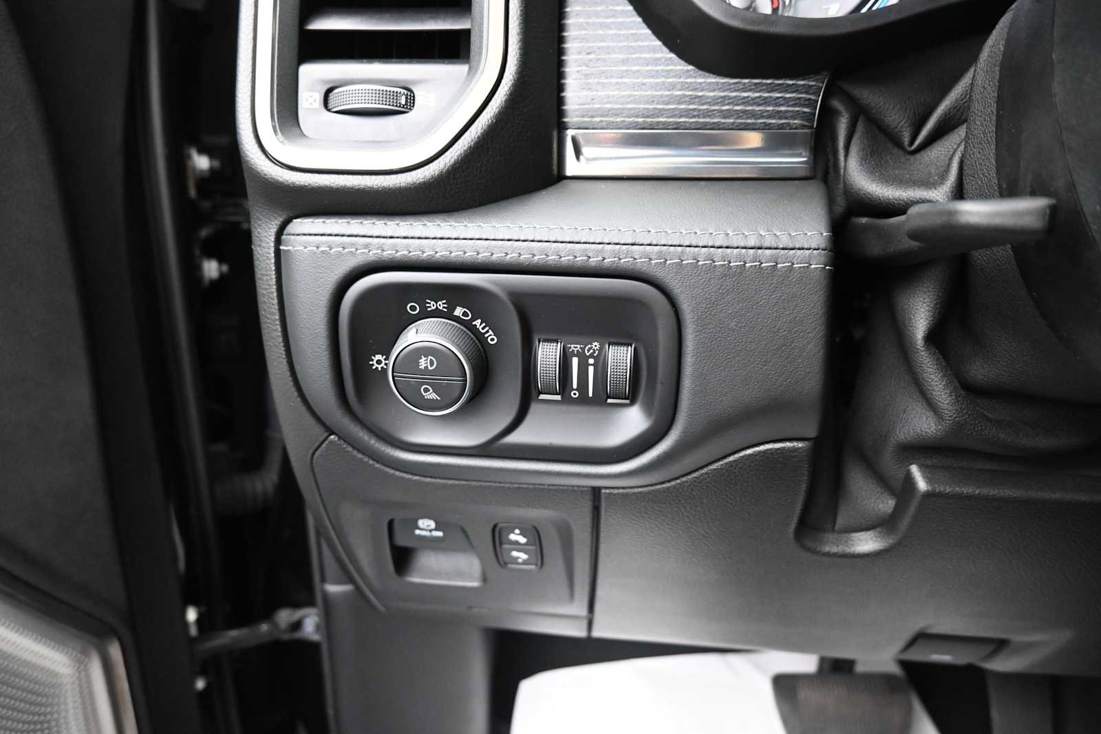 Used 2019 RAM 1500 Limited AWD/4WD image 10