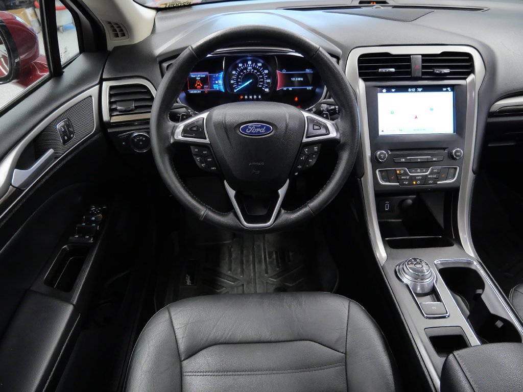 Used 2017 Ford Fusion SE w/ Fusion SE Technology Package FWD image 17