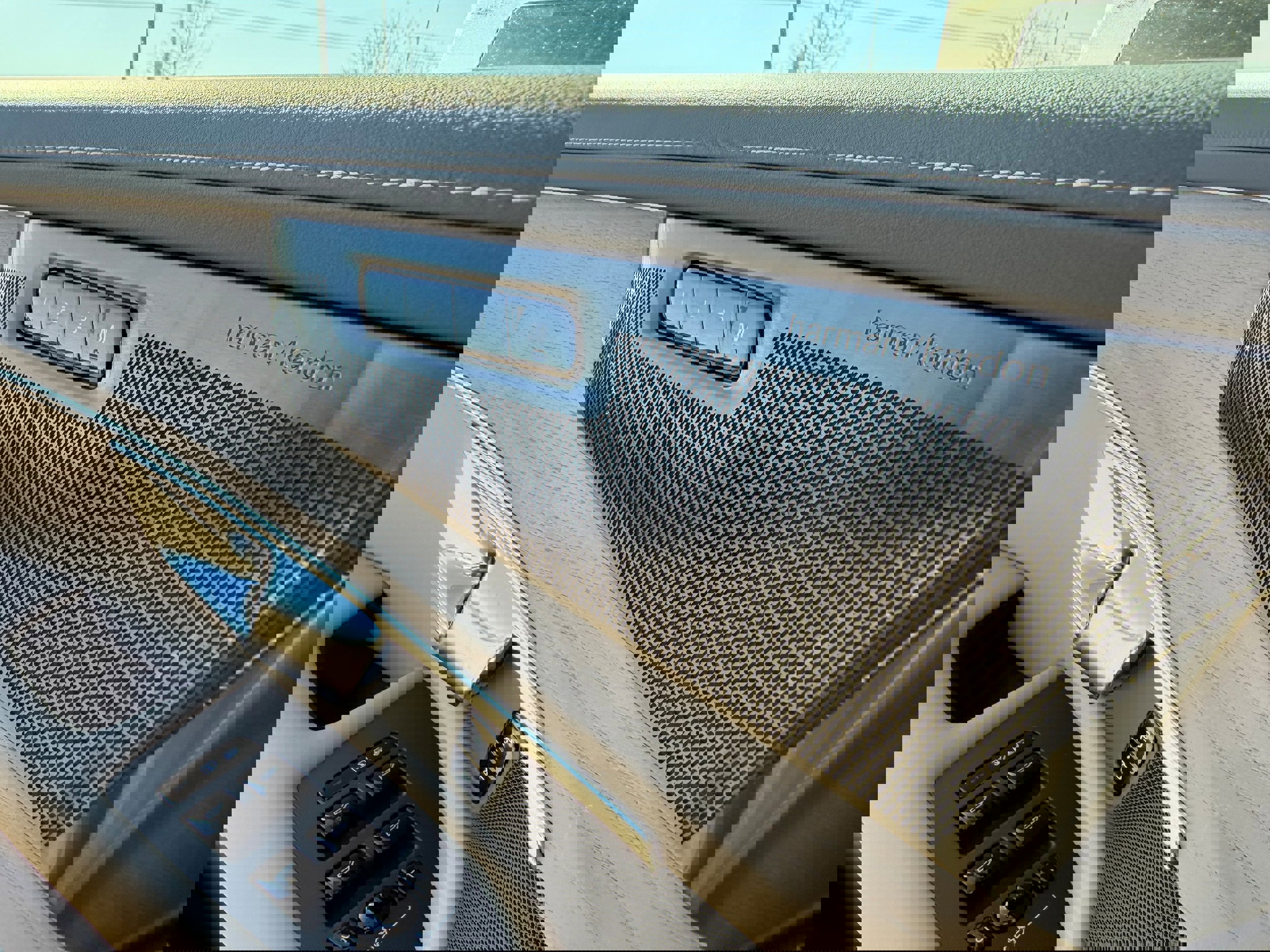 New 2026 Volvo XC90 T8 Plus w/ Protection Package Premier image 19