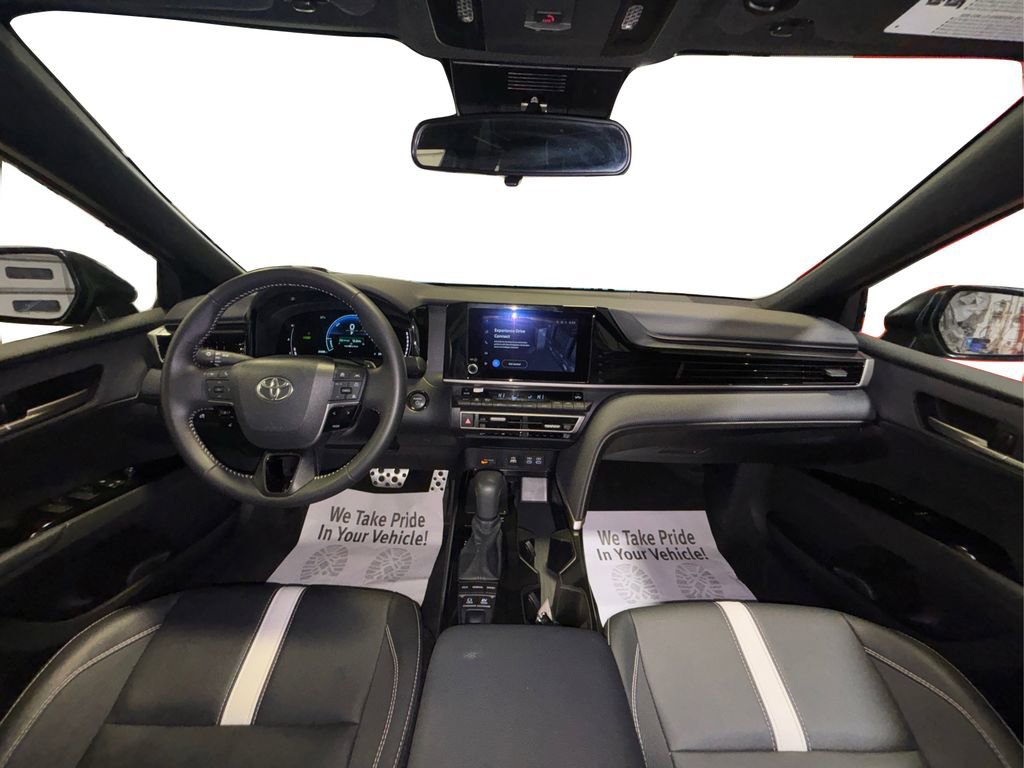Used 2025 Toyota Camry SE image 30