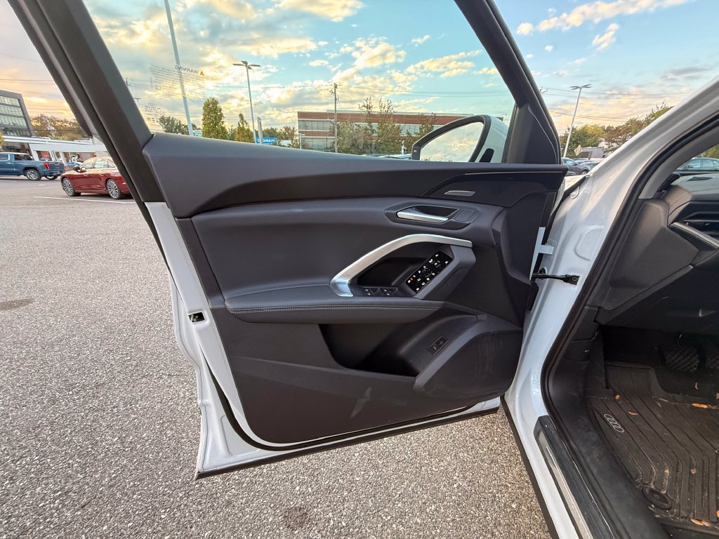 Used 2025 Audi Q5 Premium Plus w/ Premium Plus AWD/4WD image 11