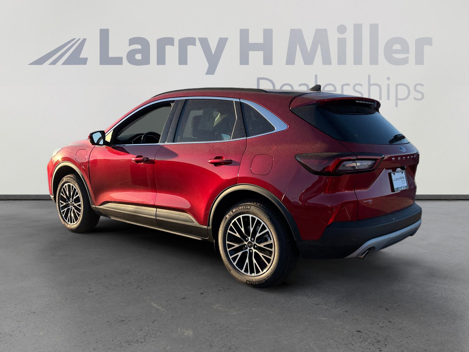 New 2026 Ford Escape SE w/ PHEV Premium Package FWD image 3