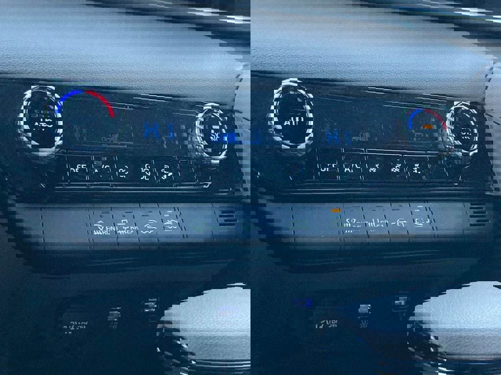 Used 2021 Hyundai Elantra SEL image 22