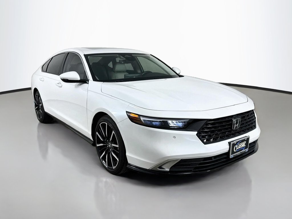 Used 2025 Honda Accord Touring image 1