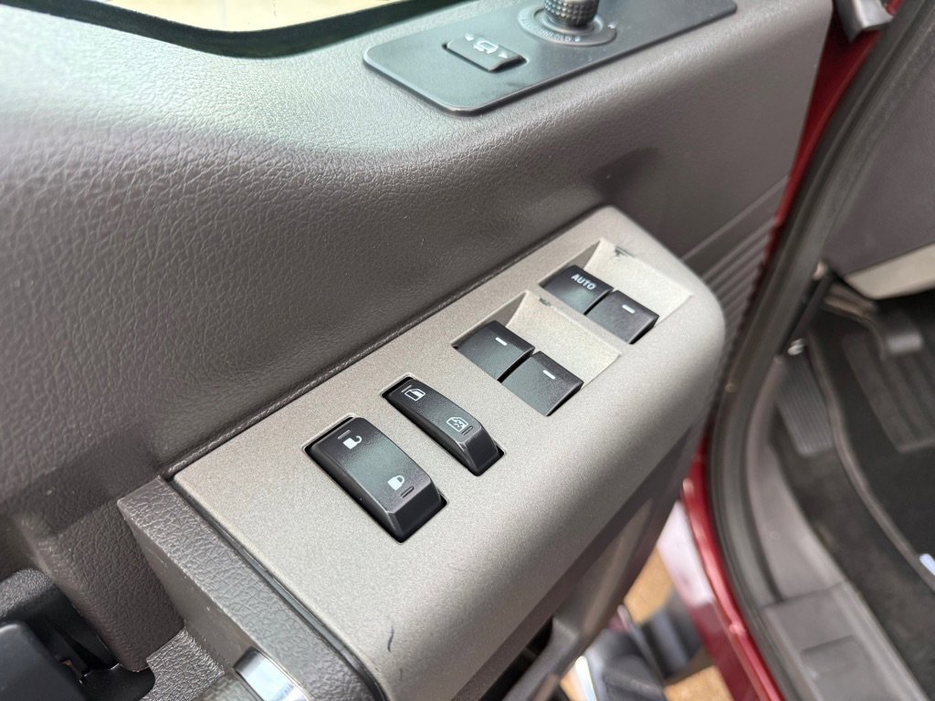 Used 2012 Ford F350 Lariat image 23
