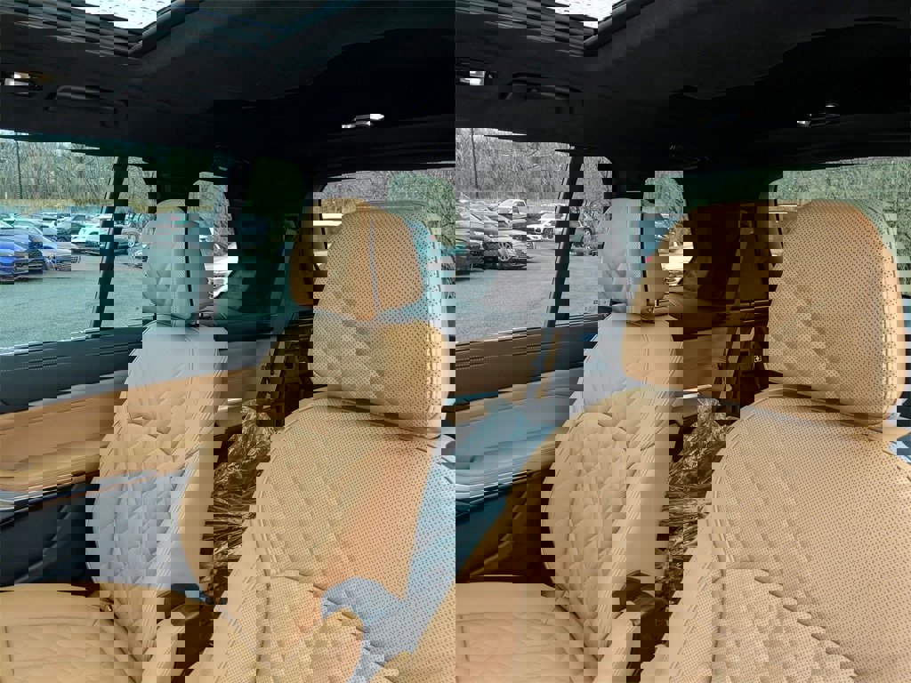 New 2025 BMW X7 xDrive40i w/ Premium Package image 24