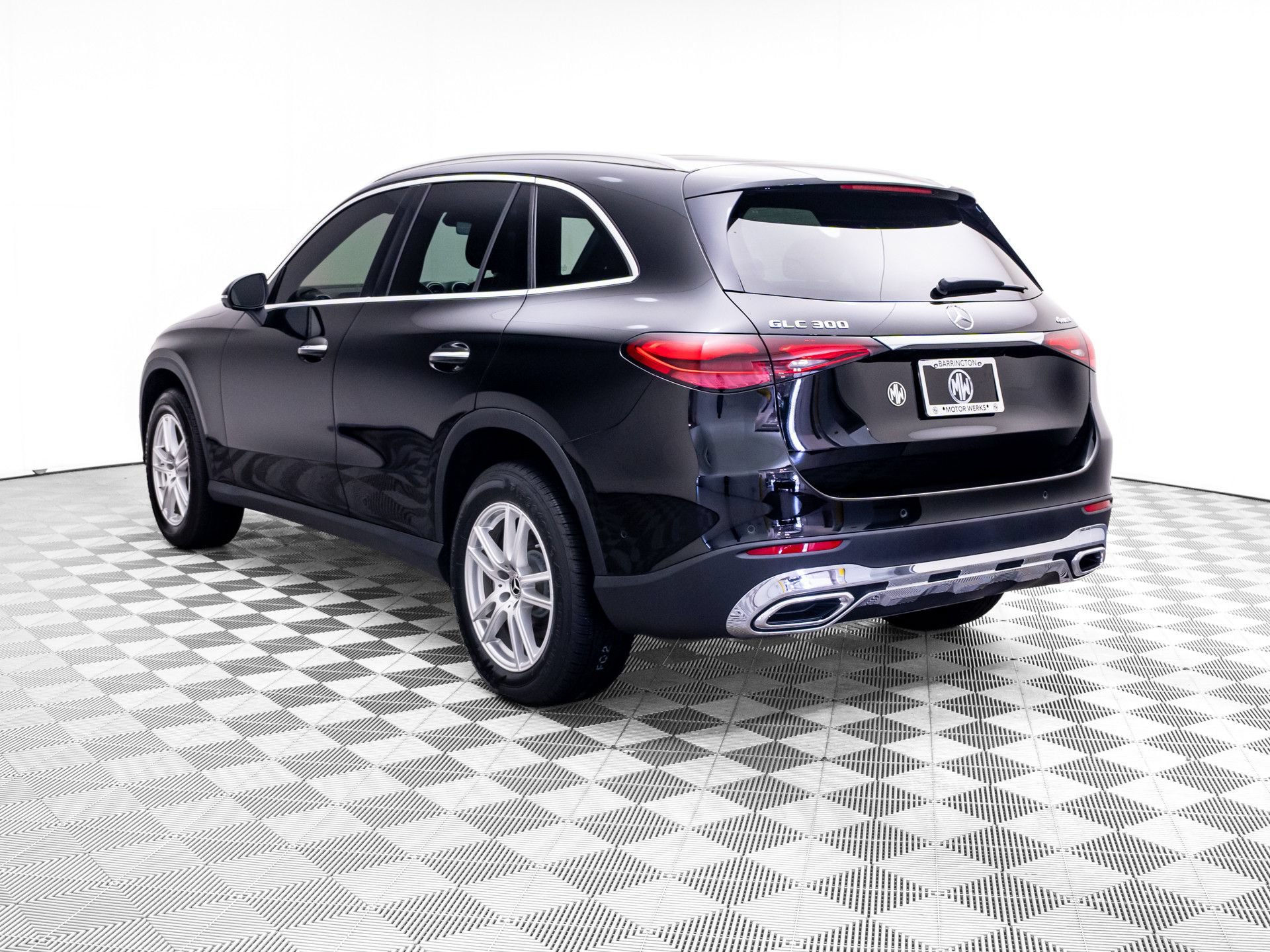 Used 2023 Mercedes-Benz GLC 300 4MATIC w/ Exclusive Trim Package image 3