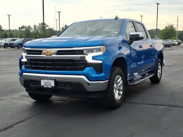 Used 2025 Chevrolet Silverado 1500 LT AWD/4WD image 2