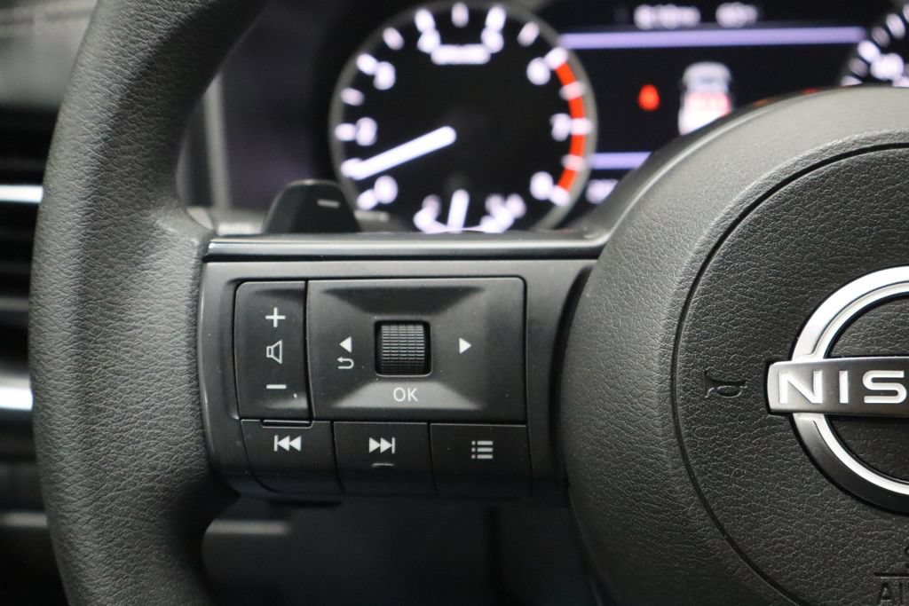 Used 2024 Nissan Rogue SV FWD image 24