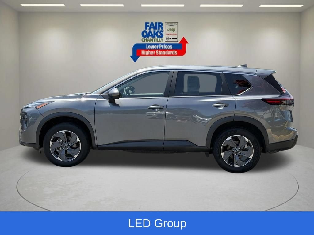 Used 2025 Nissan Rogue SV FWD image 11