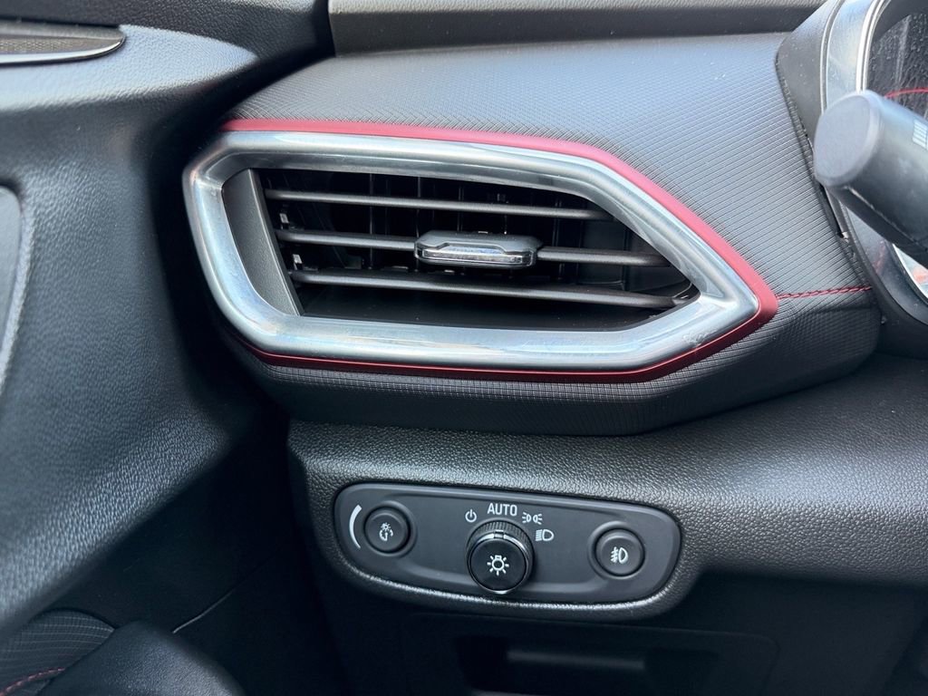 Used 2023 Chevrolet TrailBlazer RS w/ Convenience Package FWD image 20