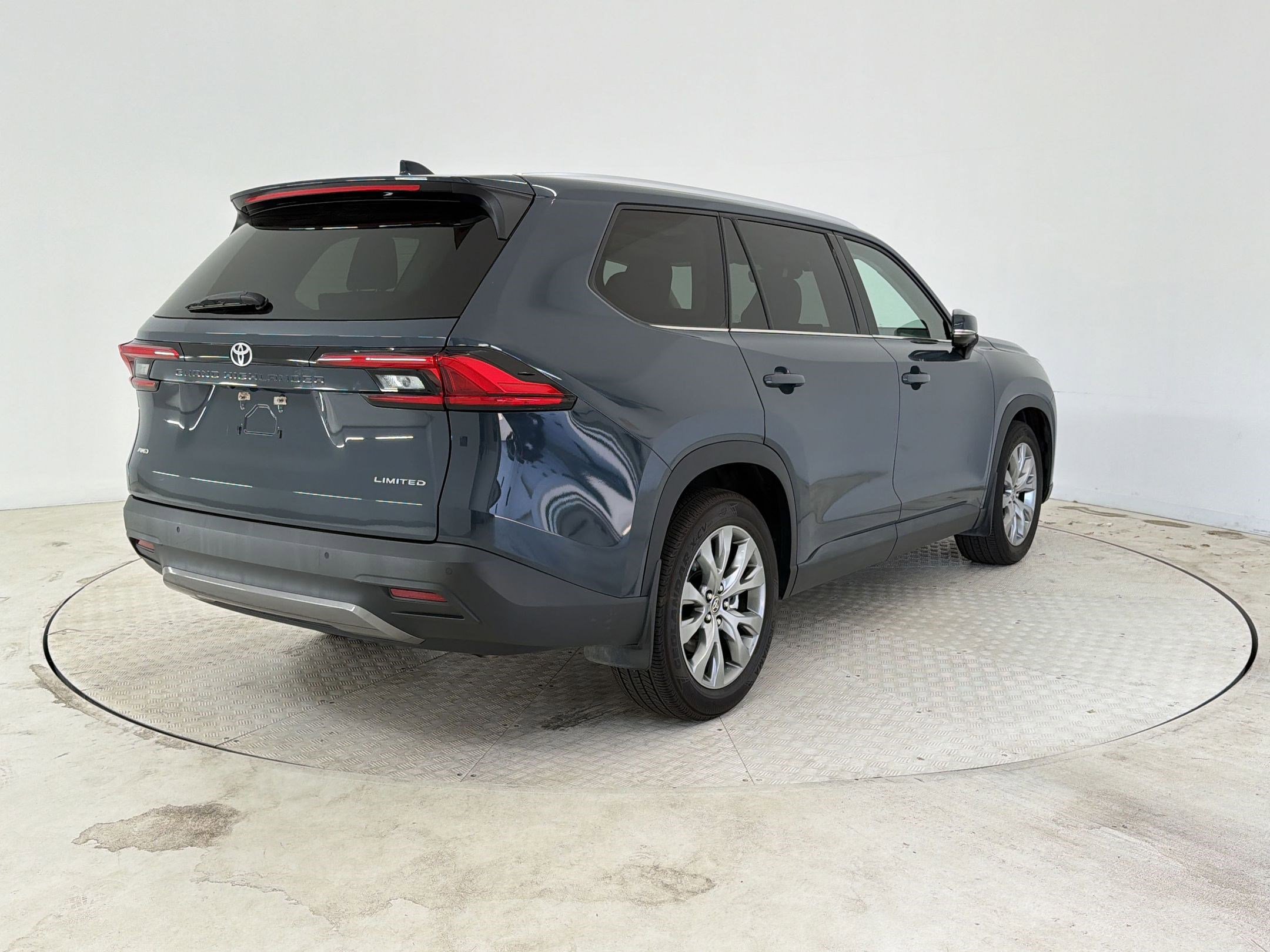 Used 2024 Toyota Grand Highlander AWD image 9