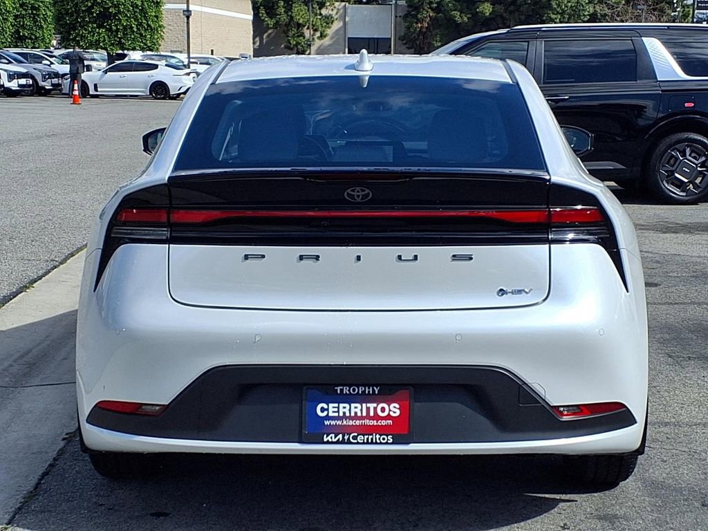 Used 2024 Toyota Prius LE image 4