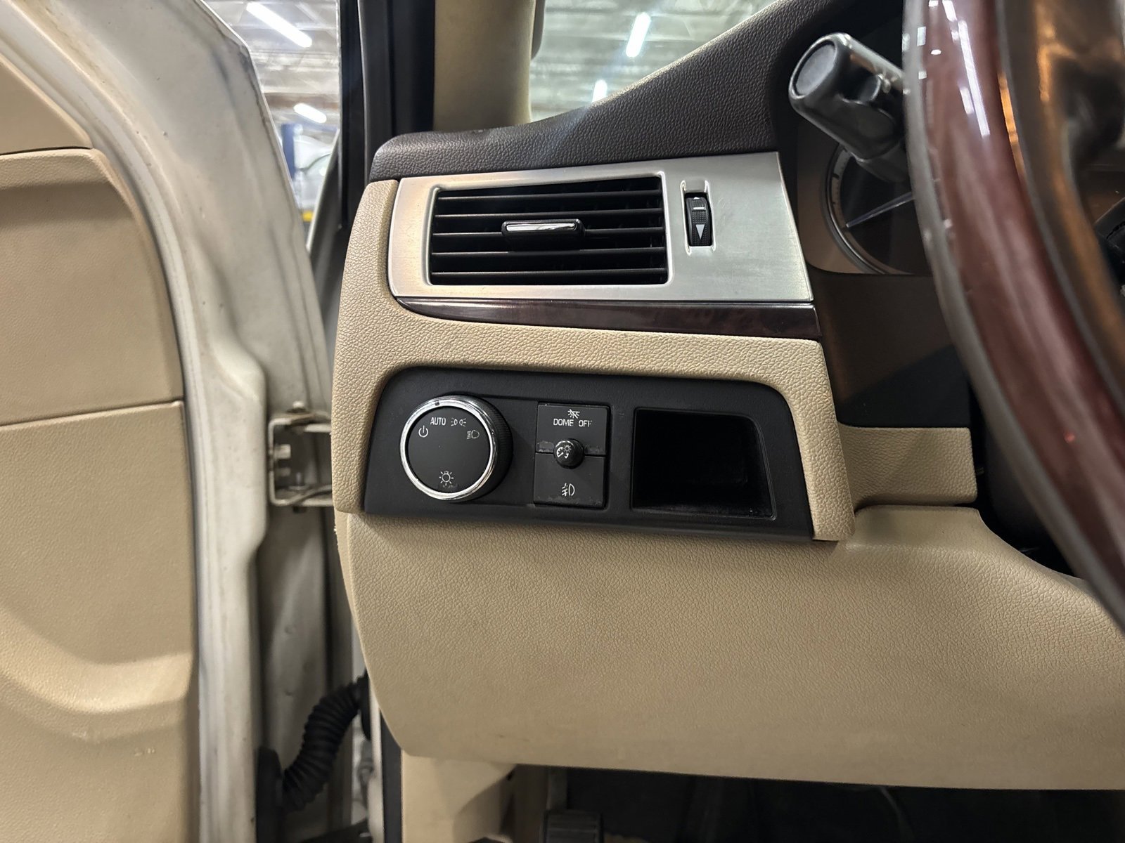 Used 2011 Cadillac Escalade ESV Premium image 14