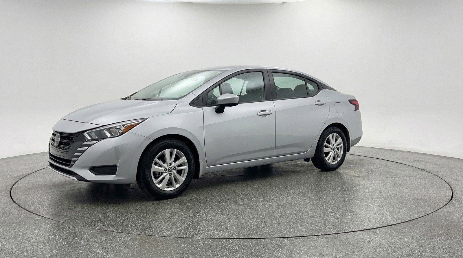 Used 2025 Nissan Versa SV image 3