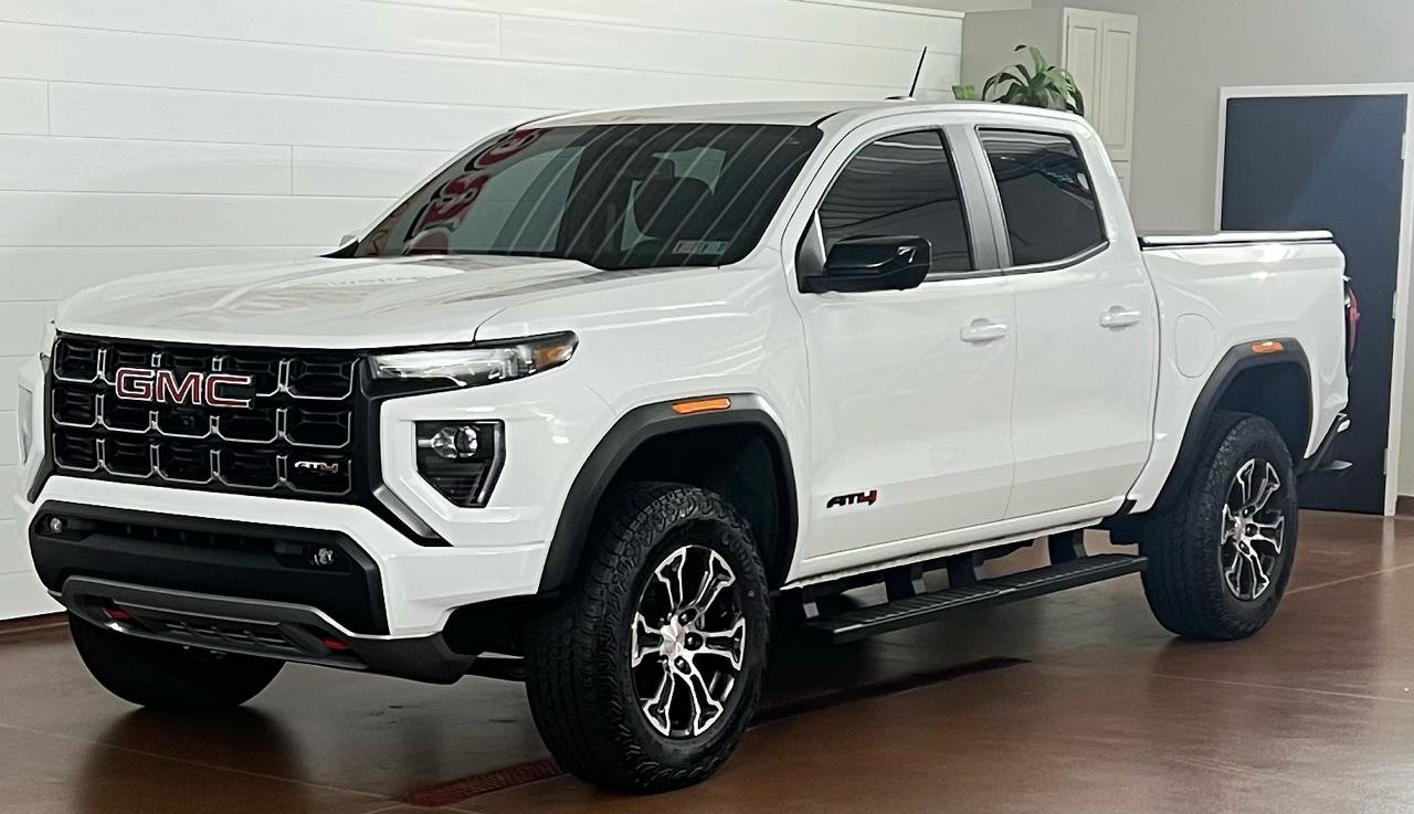 Used 2024 GMC Canyon AT4 w/ Technology Package image 8