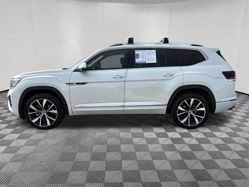 Used 2024 Volkswagen Atlas SEL Premium R-Line AWD/4WD image 4