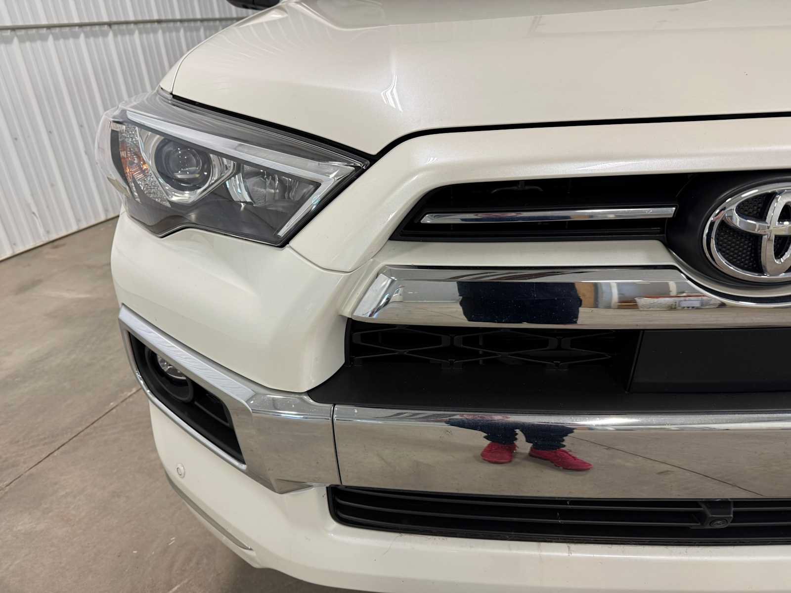 Used 2023 Toyota 4Runner Limited AWD/4WD image 4