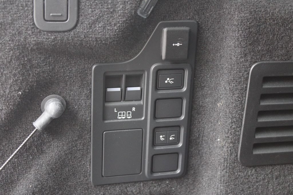 Certified 2025 Land Rover Discovery Dynamic SE AWD/4WD image 37