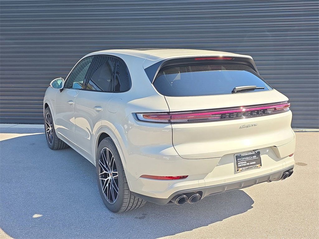 Certified 2025 Porsche Cayenne E-Hybrid image 3