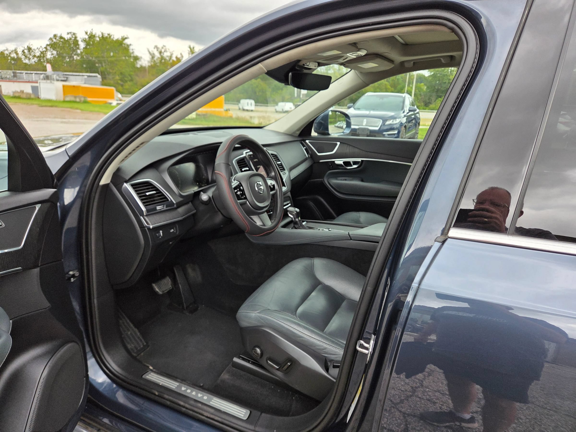 Used 2020 Volvo XC90 T6 Momentum AWD/4WD image 11