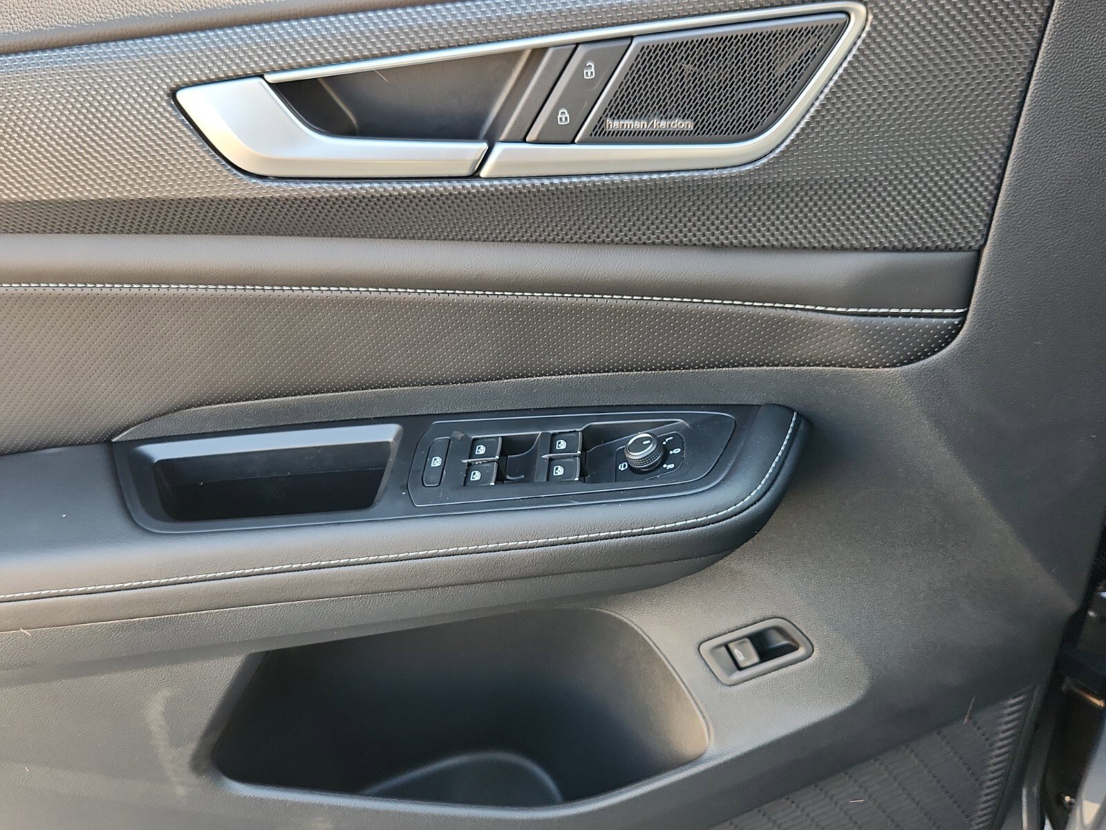 New 2026 Volkswagen Atlas Cross Sport SEL Premium R-Line image 19