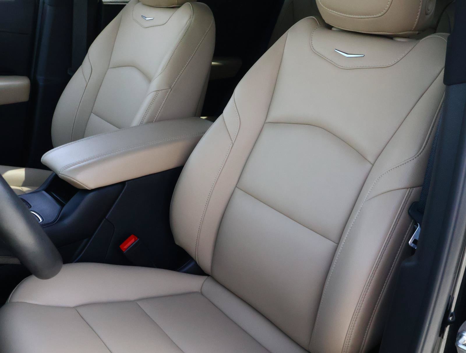 Certified 2024 Cadillac XT4 Luxury FWD image 17