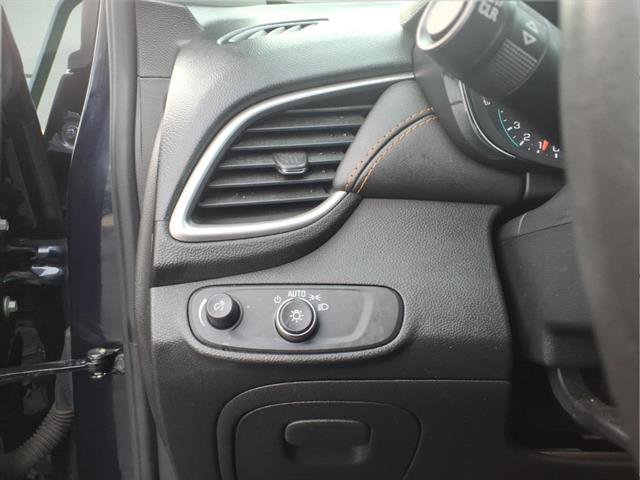 Certified 2021 Chevrolet Trax LT w/ LT Convenience Package image 20