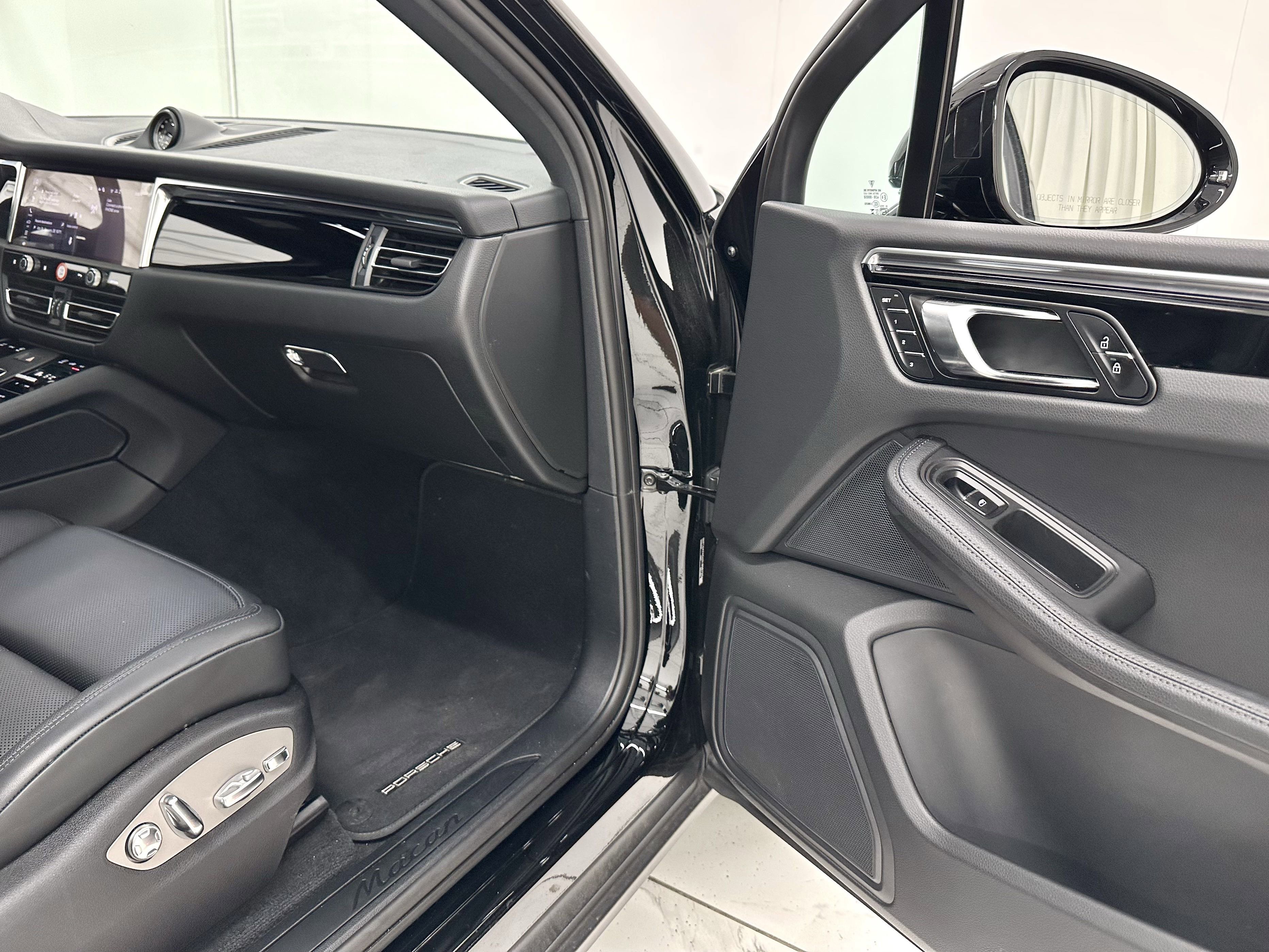 Certified 2025 Porsche Macan image 22