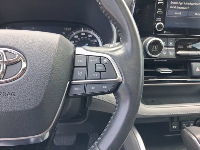 Used 2021 Toyota Highlander XLE FWD image 18