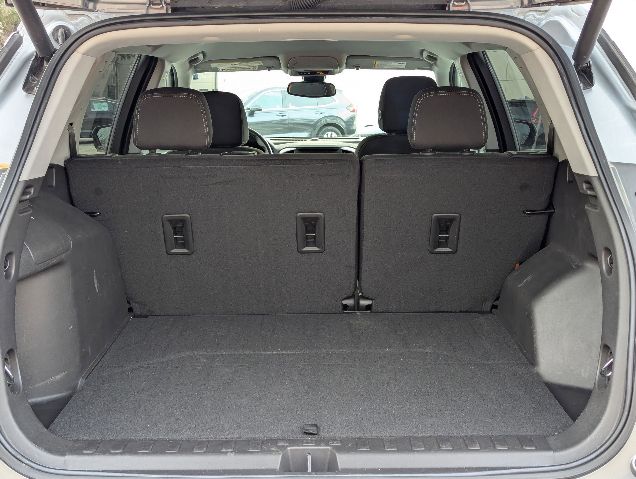Used 2024 GMC Terrain SLE w/ Driver Convenience Package image 24
