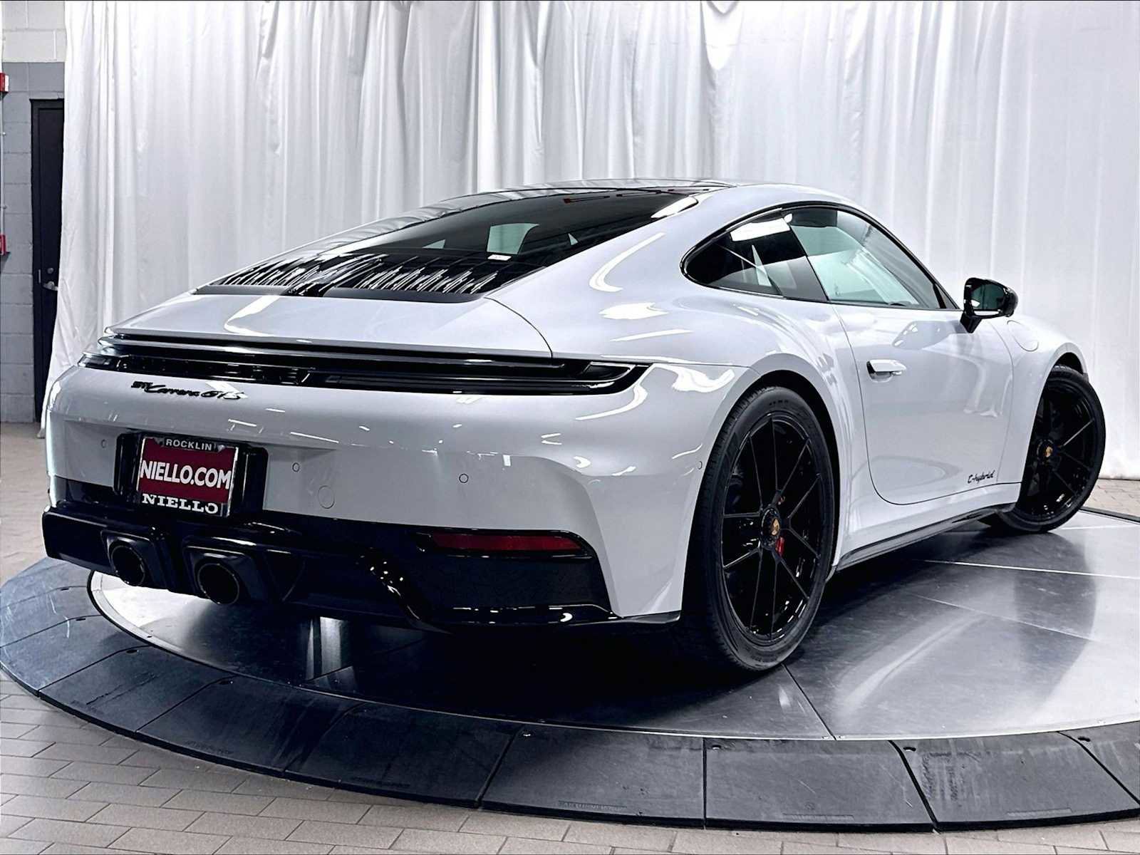 Used 2026 Porsche 911 Carrera GTS RWD image 9