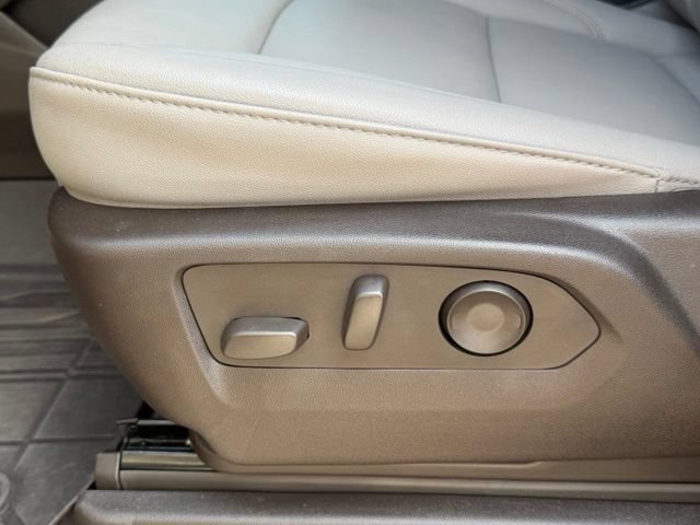 Used 2024 Chevrolet Tahoe Z71 w/ Luxury Package AWD/4WD image 15