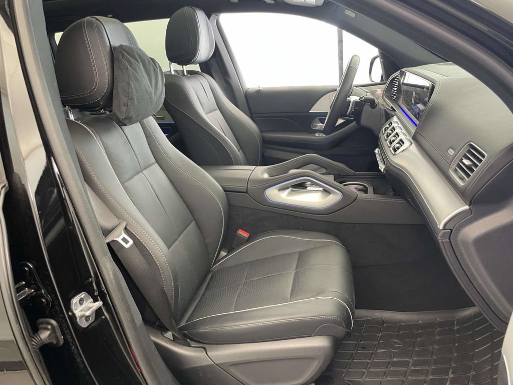 Used 2025 Mercedes-Benz GLS 580 4MATIC image 20