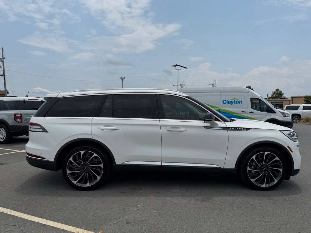 Used 2022 Lincoln Aviator Reserve w/ Equipment Group 201A AWD/4WD image 2