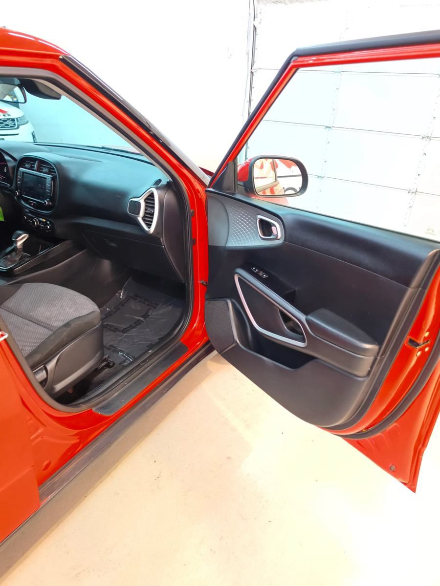 Used 2024 Kia Soul LX w/ LX Technology Package FWD image 25