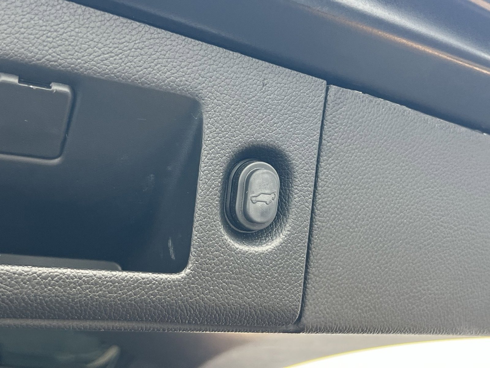 Used 2020 Chevrolet Tahoe Premier w/ Premier Plus Edition image 26