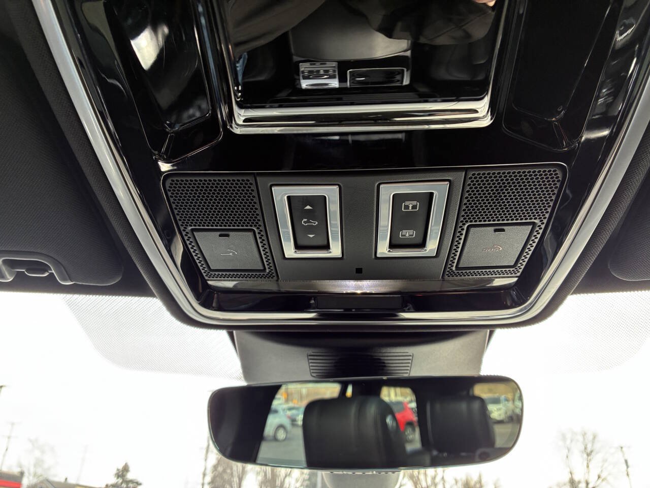 Used 2017 Land Rover Range Rover Supercharged AWD/4WD image 25