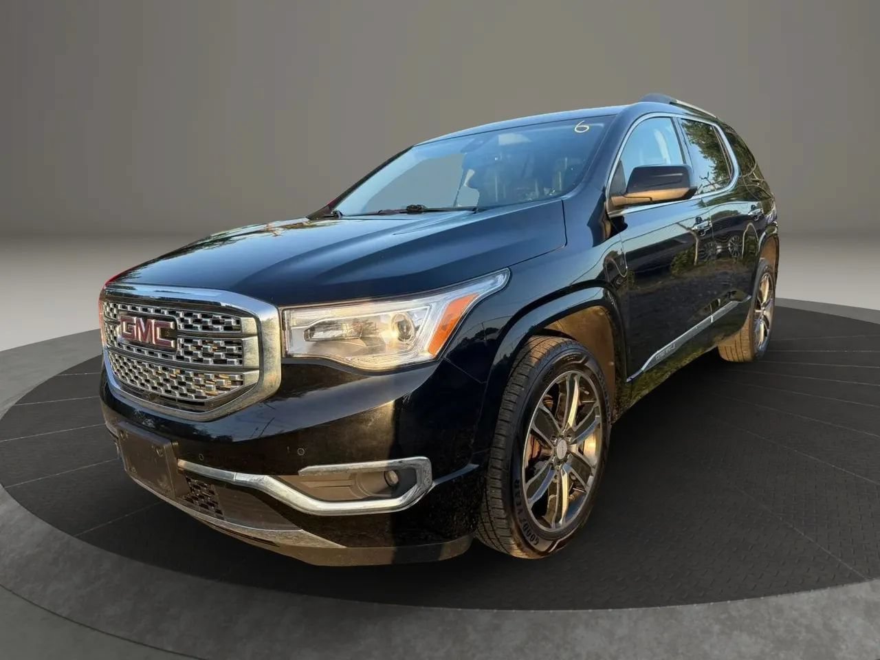 Used 2017 GMC Acadia Denali w/ Technology Package AWD/4WD image 1