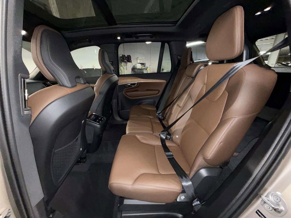 Certified 2025 Volvo XC90 B6 Plus image 19