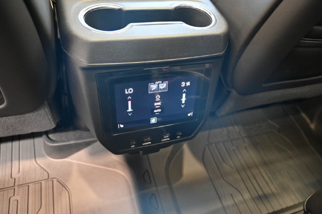 New 2026 GMC Yukon XL Denali Ultimate AWD/4WD image 31